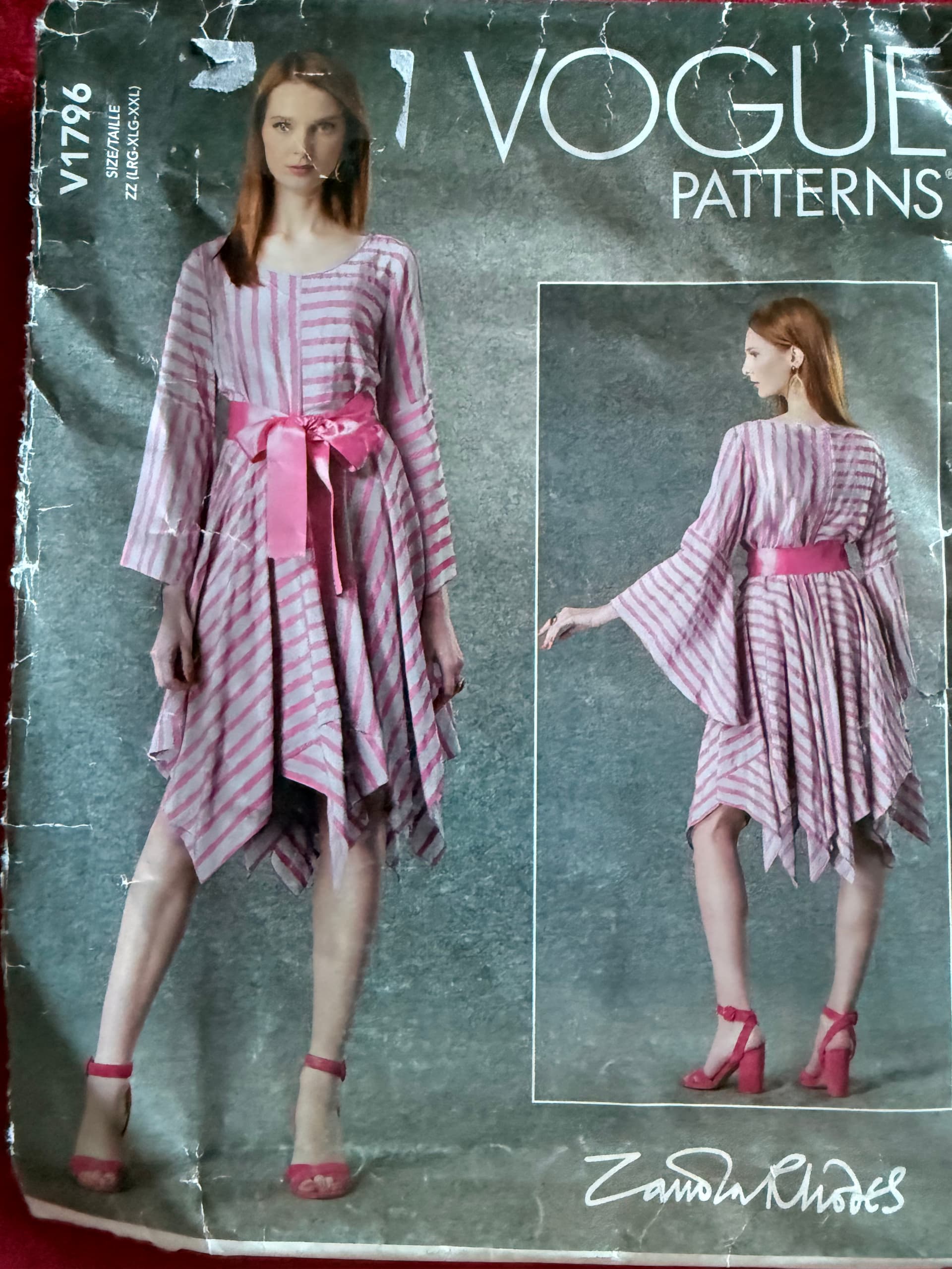 Sewing pattern Vogue 1796, Size L-XXL Dress pattern, suitable for obvious diagonals. Large format envelope.