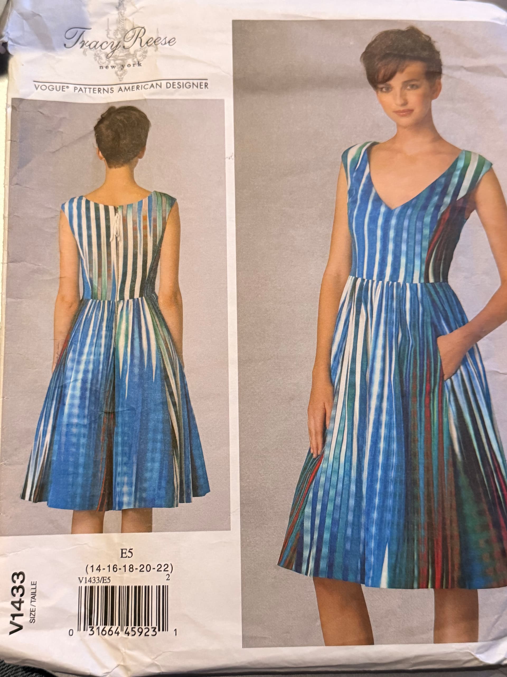 Sewing pattern Vogue 1433, Dress, Tracy Reece American Designer New York