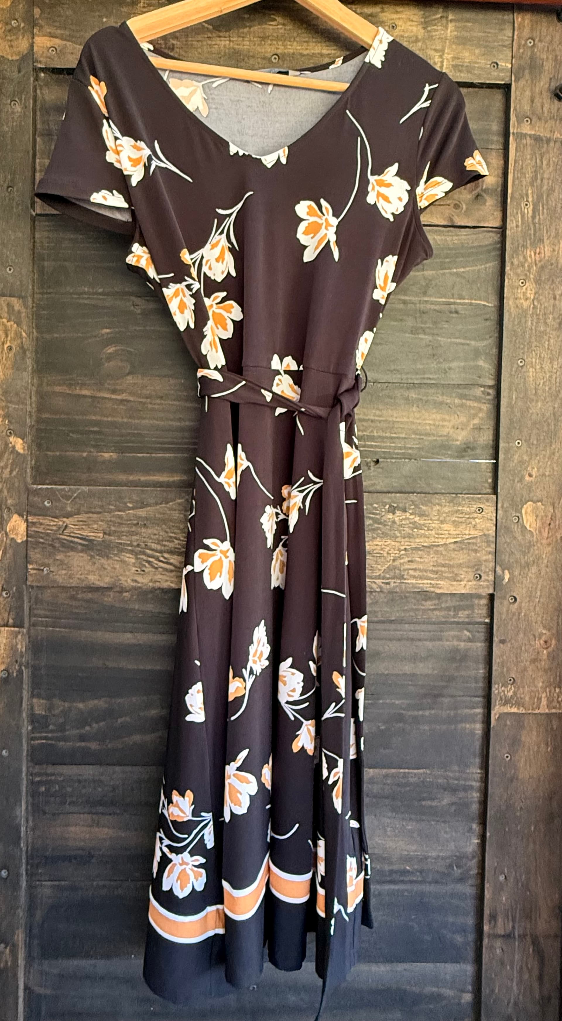 Jacqui-E size small, little capped sleeve, black dress