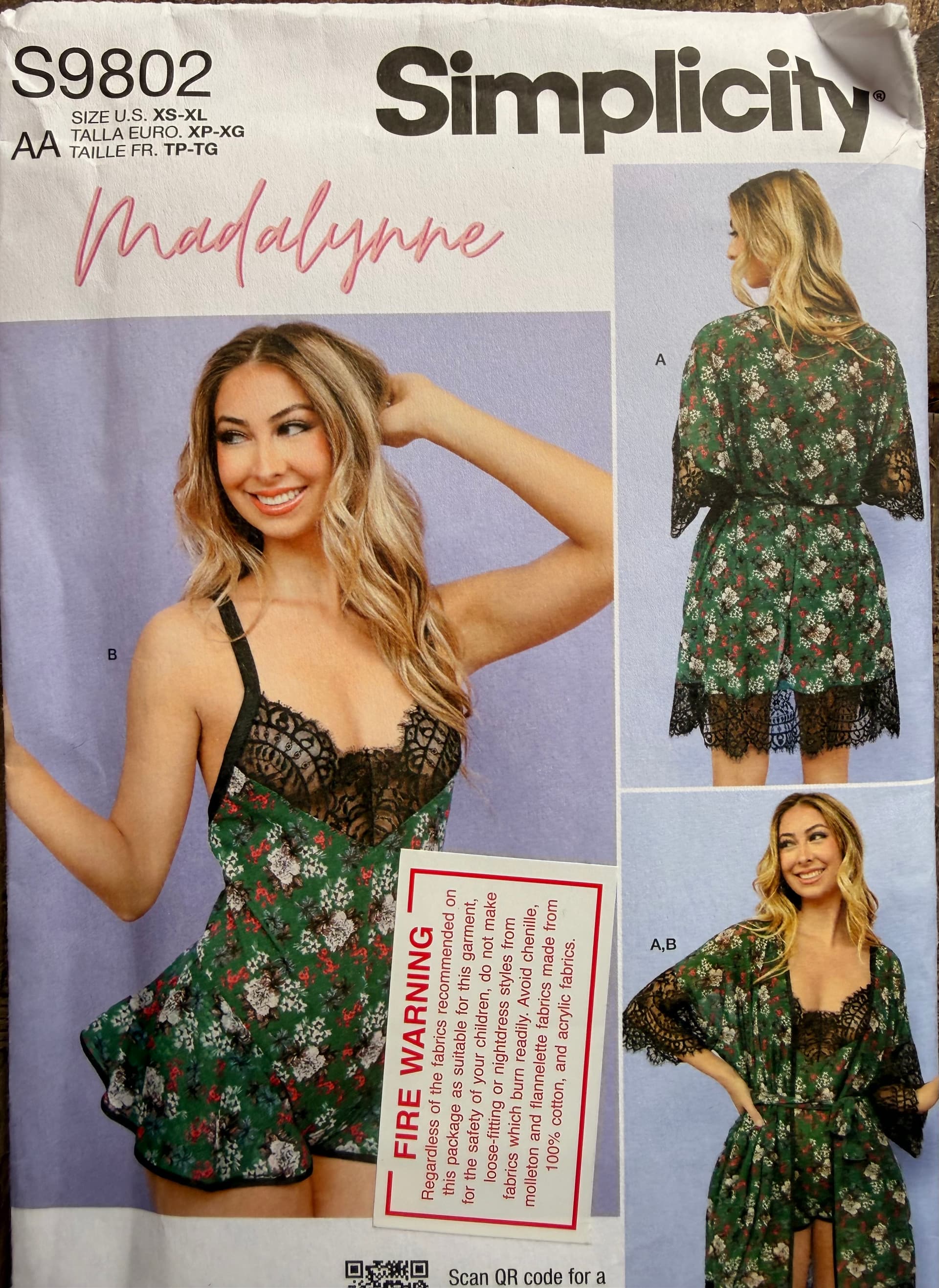 Sewing Pattern Simplicity 9802 - pyjamas - robe and lingerie , size XS -XL