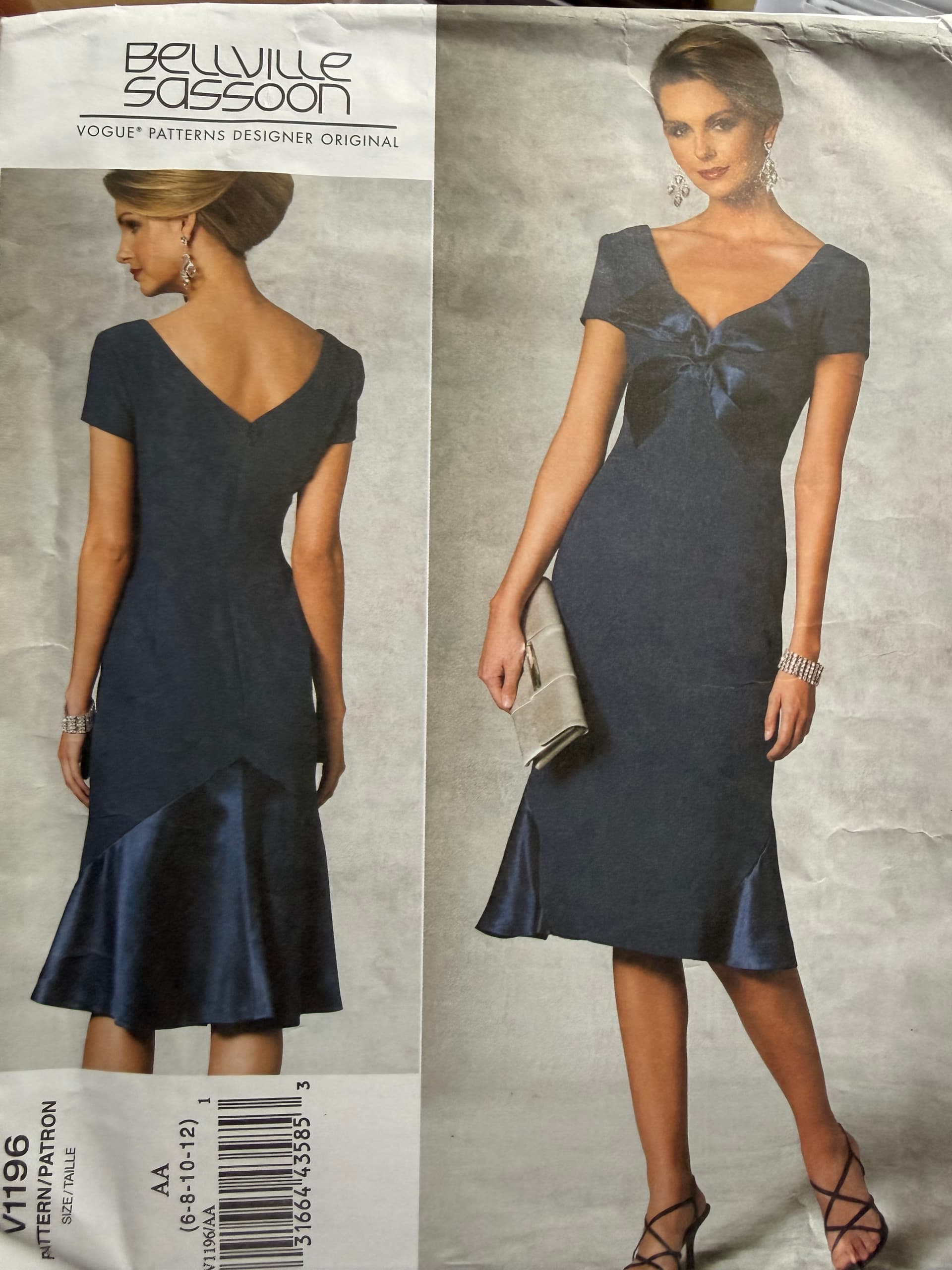 Sewing pattern Vogue 1196 Special occasion dress.Bellville Sassoon , size 6-12